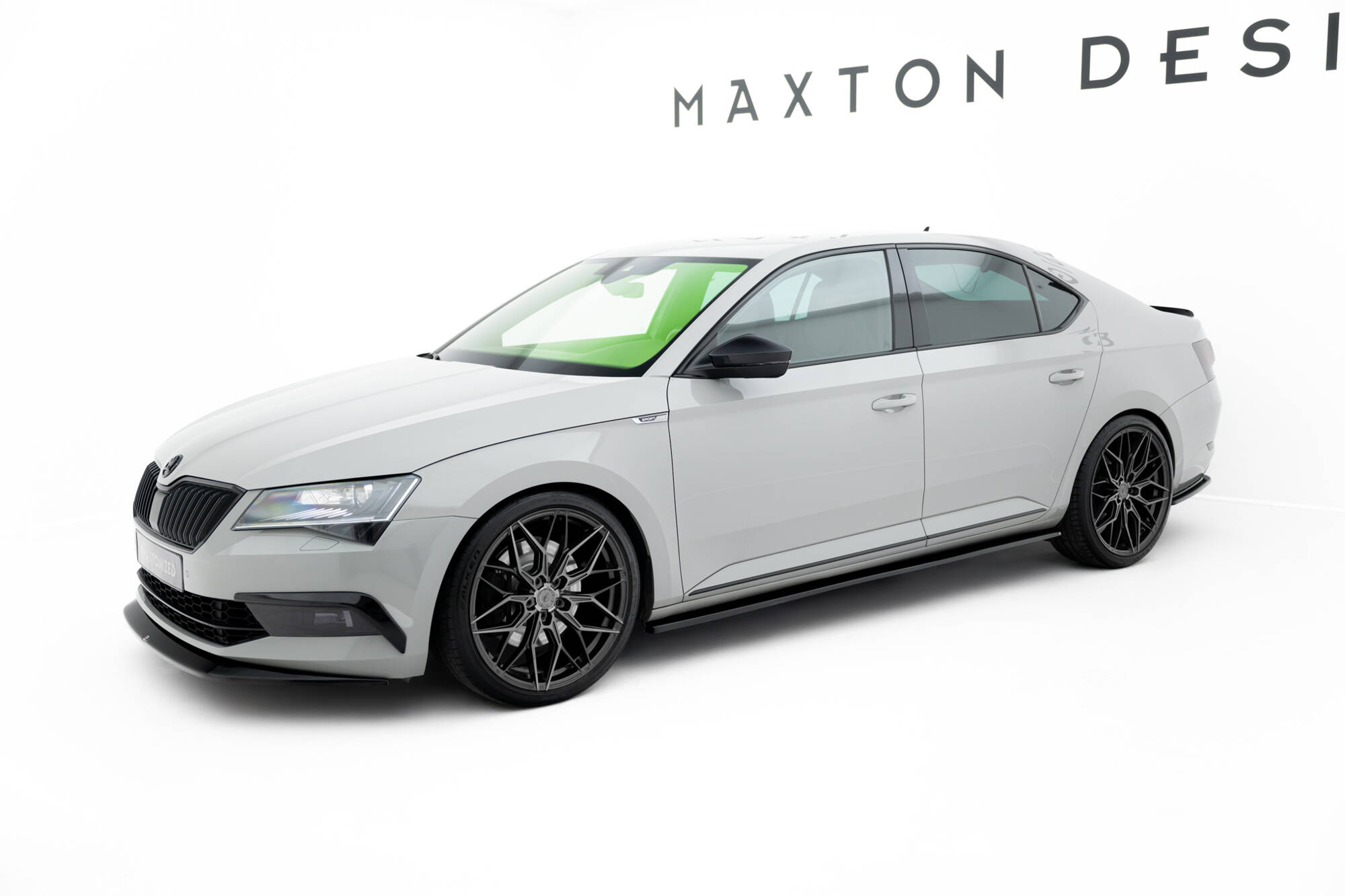Bodykit V.2 Skoda Superb Liftback MK3 Maxton Glanzend zwart
