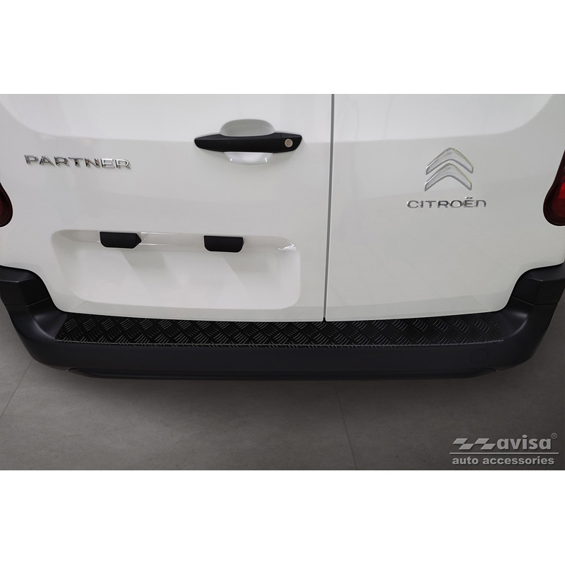 Protection de seuil arrière en aluminium noir mat sur mesure pour Citroën Berlingo (Multispace) & Peugeot Partner 2008-2015 & 2015-2018 & 2018- & Peugeot Rifter 2018- & Opel Combo E 2018- & Toyota Proace City/Verso 2019- & Fiat Doblo 2022- 'Riffled Pla