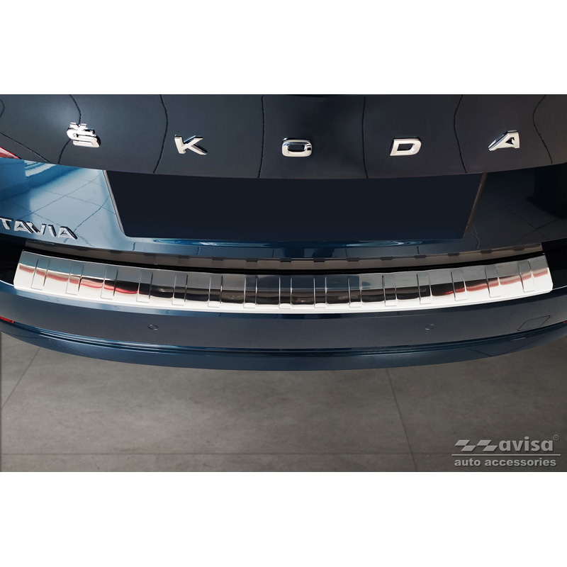 Protection de seuil arrière inox sur mesure pour Skoda Octavia IV Liftback 2020-2024 & FL 2024- 'Ribs'