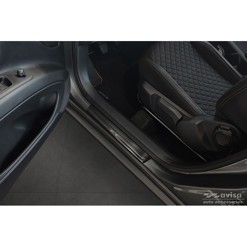 Seuils de portes inox noir sur mesure pour Toyota Aygo X 2022- 'Lines X' - 4-pièces
