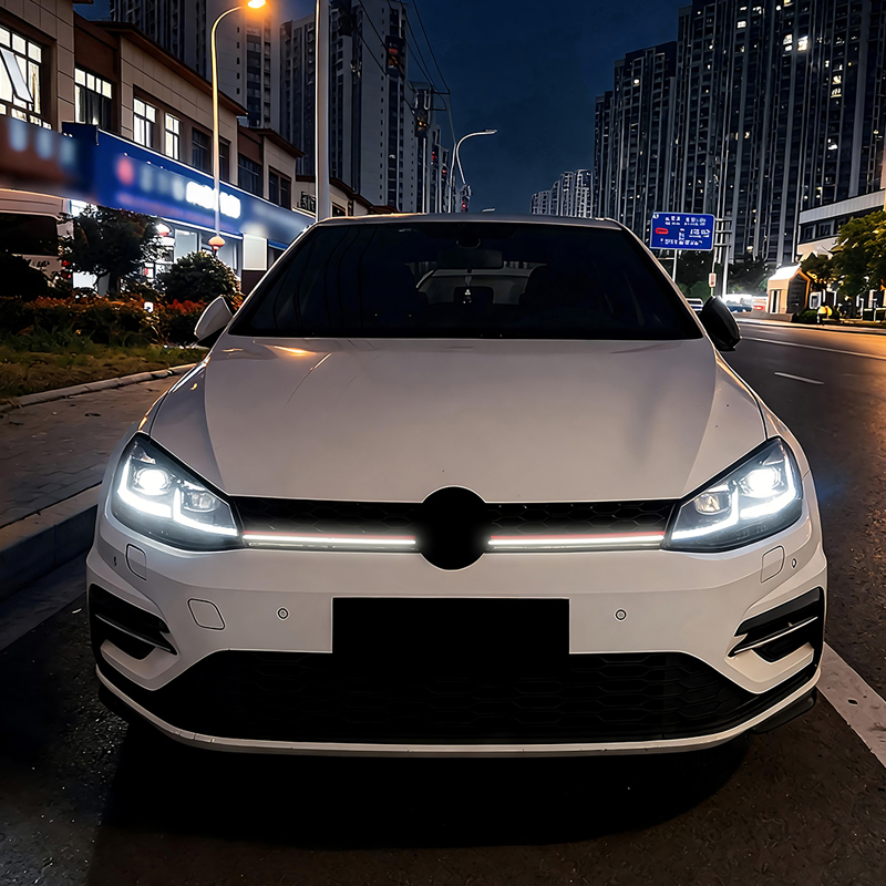 Grill en Optique-GTI avec Bande-LED sur mesure pour Volkswagen Golf VII (7.5) HB/Variant Facelift 2017-2020