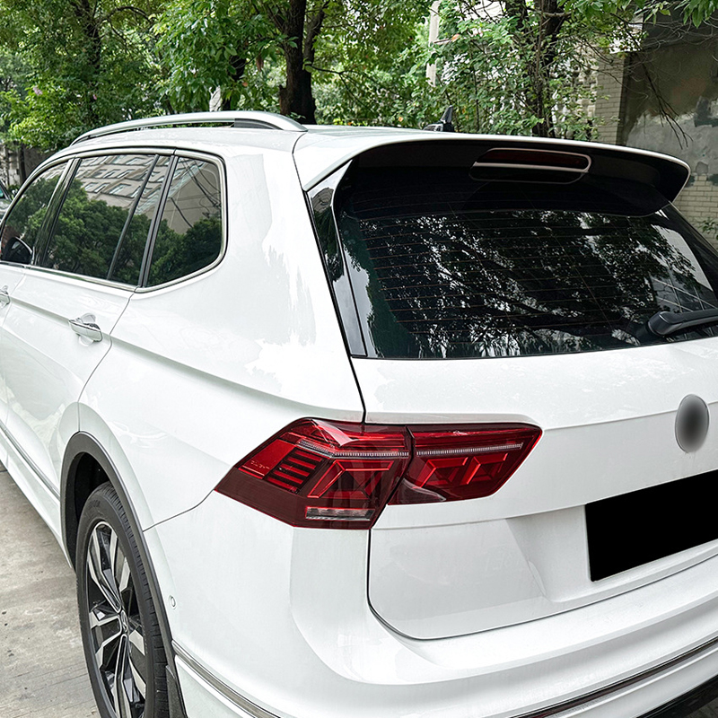 Jeu de déflecteurs d'air lunette arrière sur mesure pour Volkswagen Tiguan II R-Line Facelift 2020-2024 (ABS Noir Luisant)