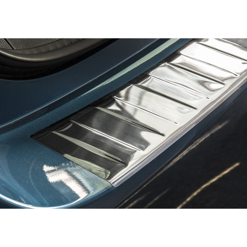 Protection de seuil arrière inox sur mesure pour Toyota Auris Touring Sports 2015-2019 'Ribs'