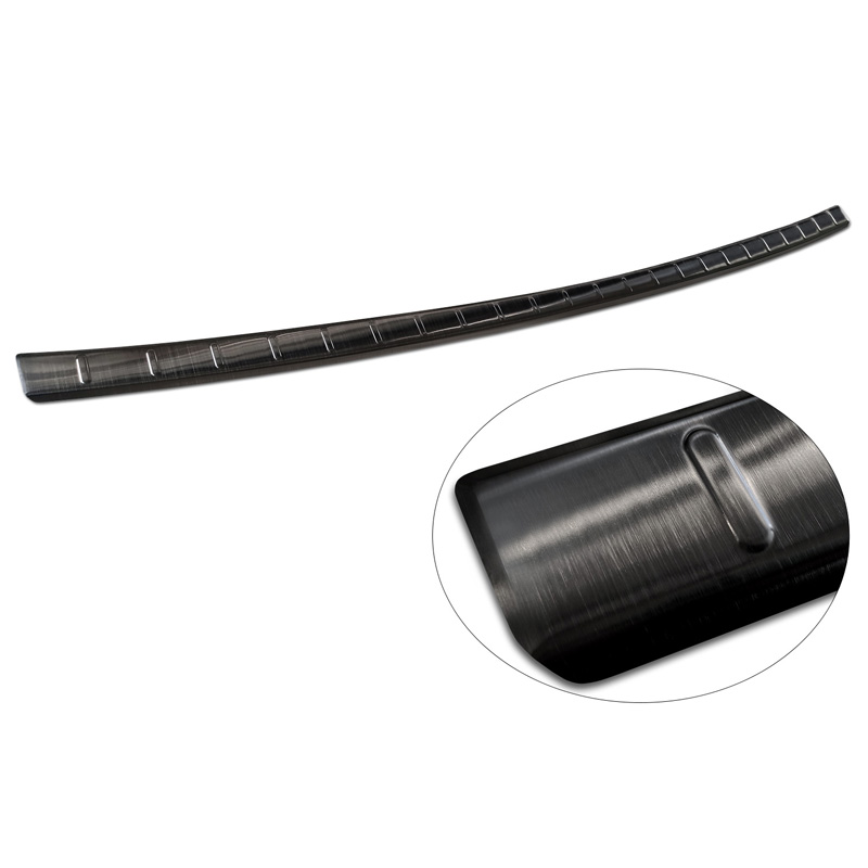 Protection de seuil arrière inox noir sur mesure pour Suzuki S-Cross II 2022- 'Ribs'