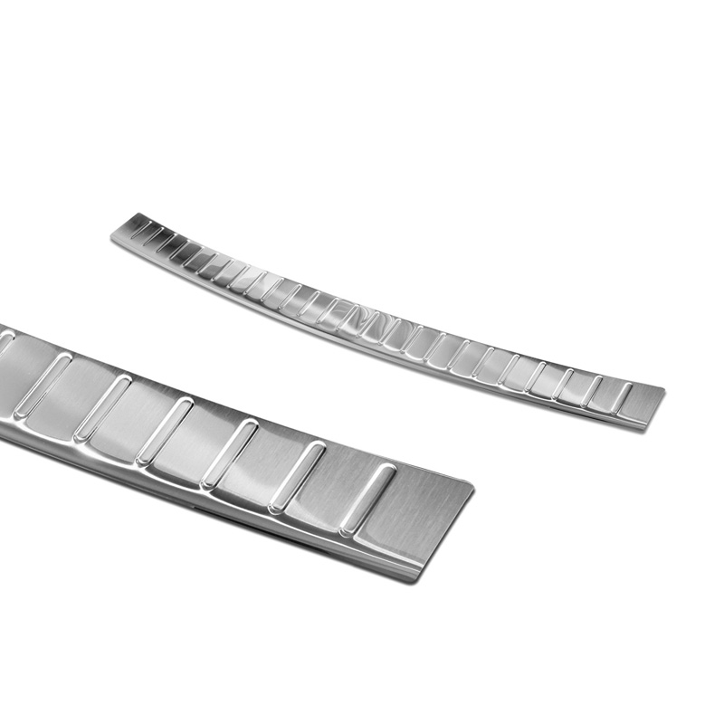 Protection de seuil arrière inox sur mesure pour Volkswagen Touareg III (CR7) 2018- Incl. Facelift 'Ribs'