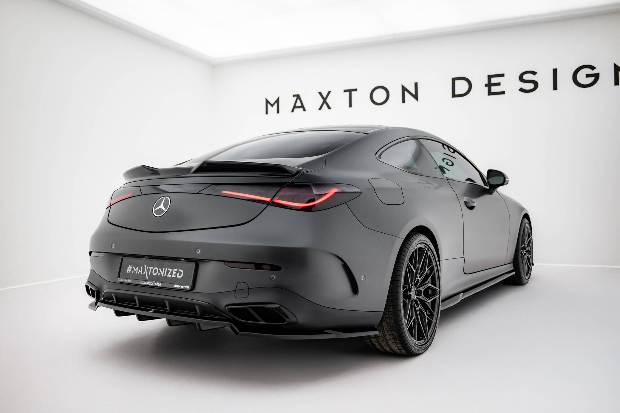 Spoiler Cap 3D Mercedes-Benz CLE AMG-Line C236 Maxton Glanzend zwart