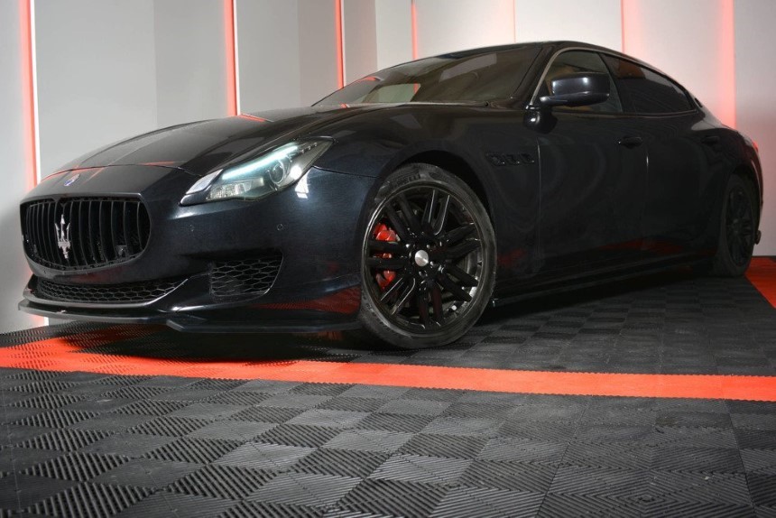 Voorspoiler Maserati Quattroporte Maxton Design Glans zwart