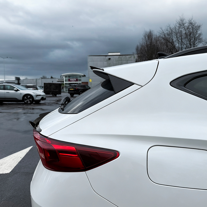 Aileron arrière inférieur sur mesure pour Cupra Formentor 2020-2024 & Facelift 2024- (ABS Noir Luisant)