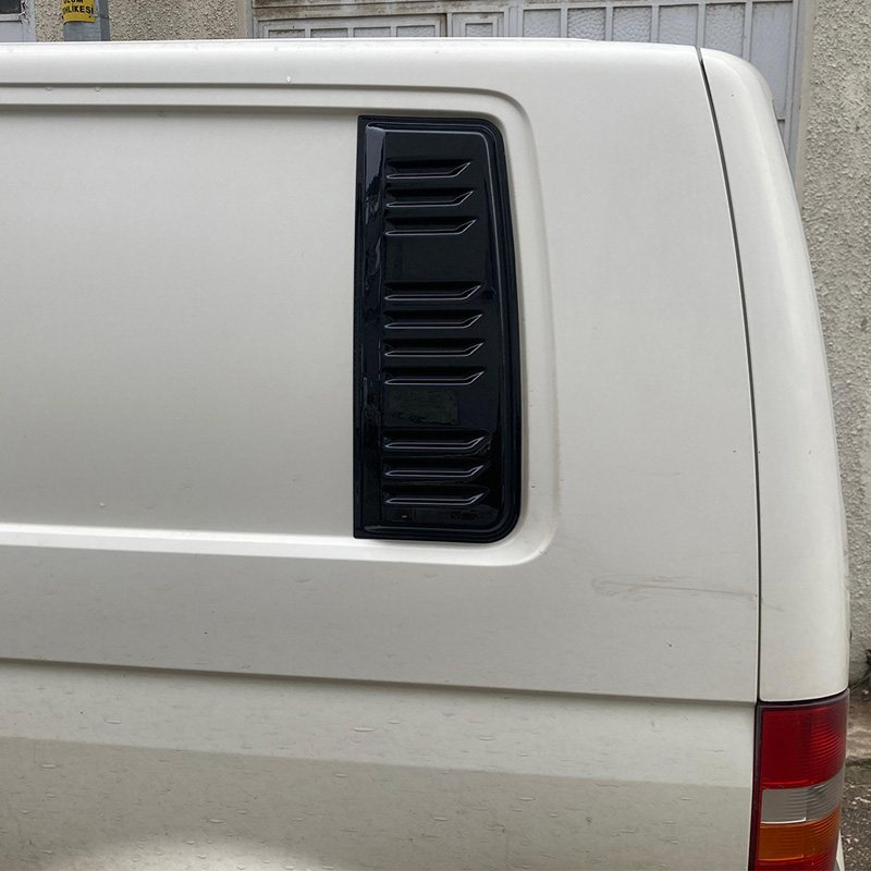 Oneway Jeu de prises d'air (latérales) sur mesure pour Volkswagen Transporter T5.1/T6/T6.1 2010-2022 (Chassis longue) - Noir brillant