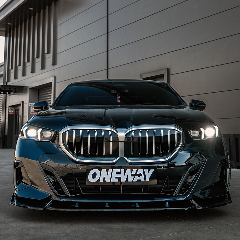 Oneway Spoiler avant sur mesure pour BMW Serie-5 G60/G61 Sedan/Touring M-Pack 2023- incl. i5 - Noir luisant