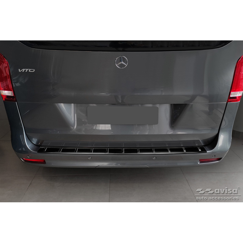 Protection de seuil arrière inox noir sur mesure pour Mercedes Vito / Classe V 2014-2019 & Facelift 2019- (hayon) 'STRONG EDITION'
