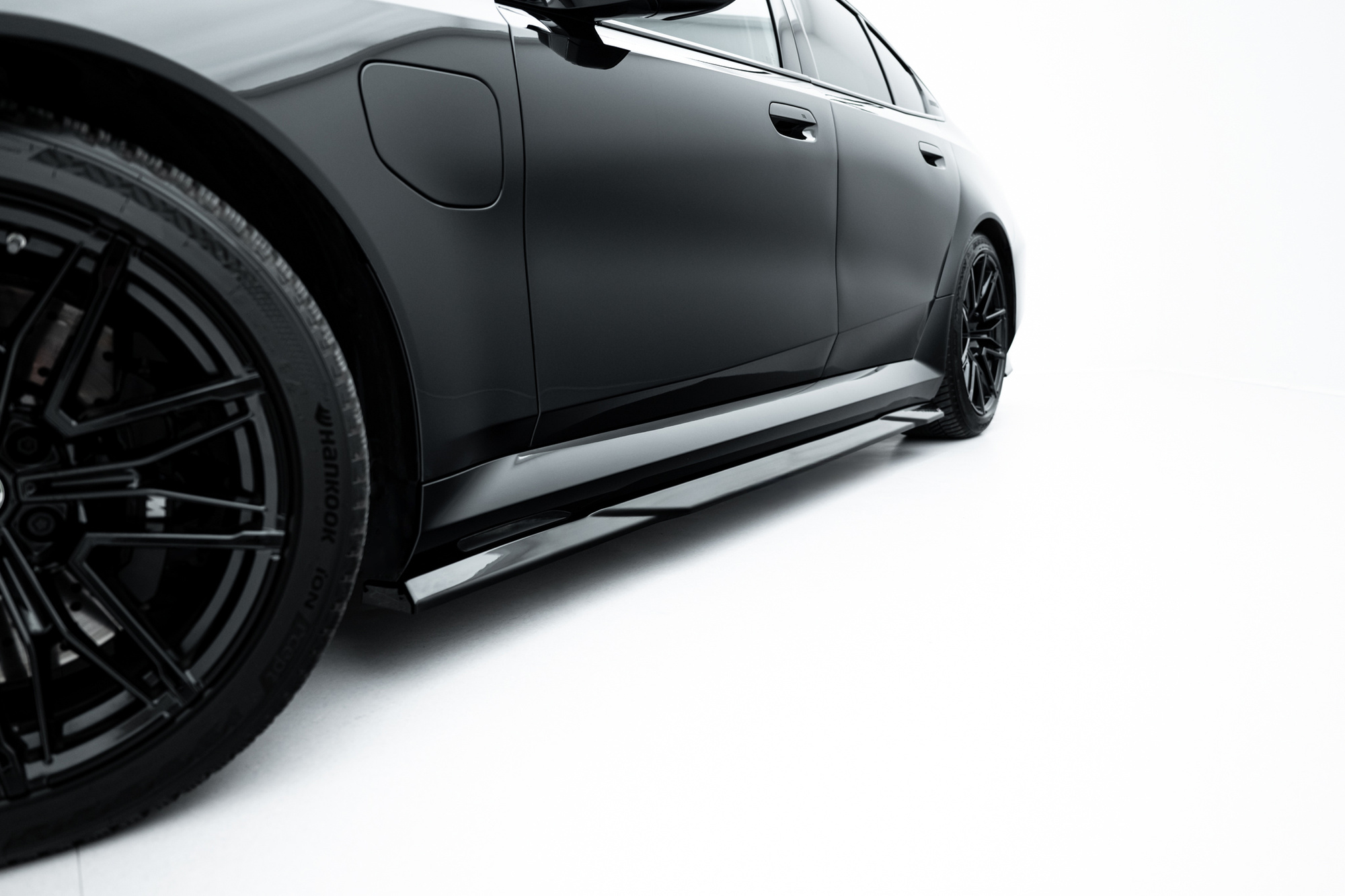 Bodykit passend voor BMW M5 G90 Maxton Glanzend zwart