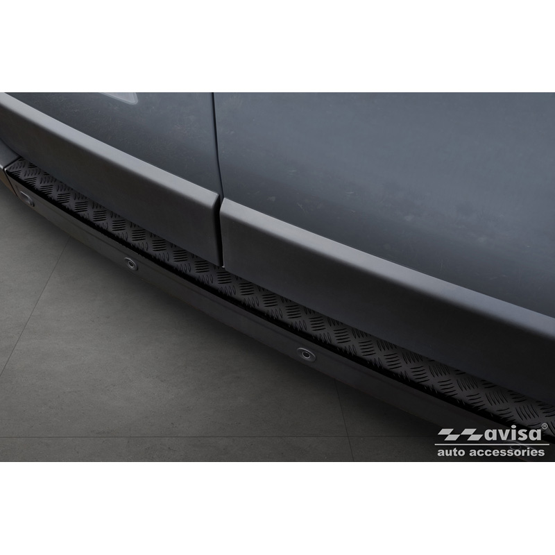 Protection de seuil arrière en aluminium noir mat sur mesure pour Opel Movano / Renault Master II / Nissan NV400 2010-2018 & 2018-2021 'Riffled Plate'