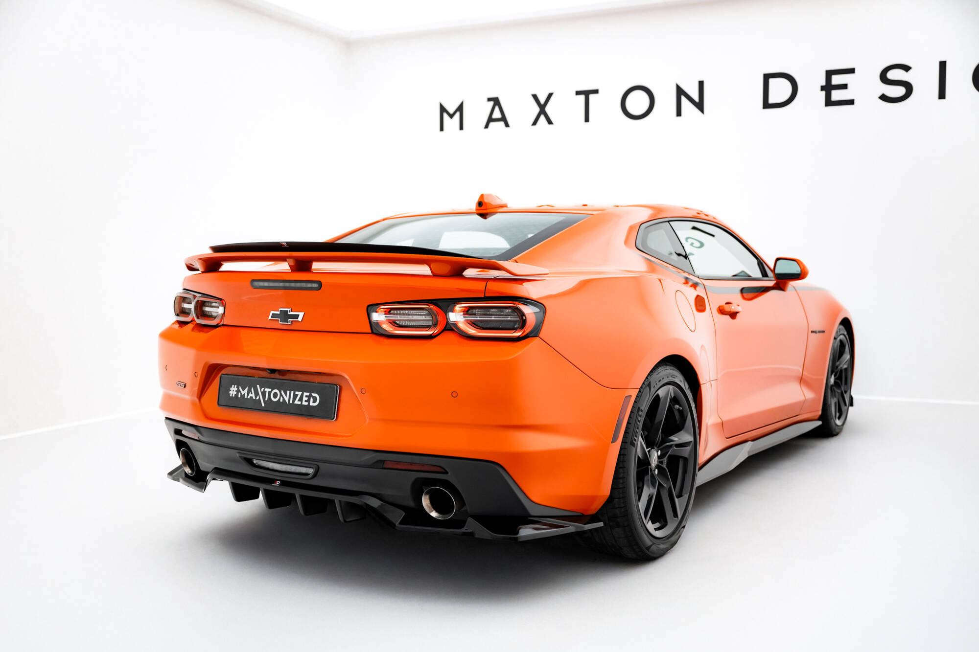Bodykit V.1 Chevrolet Camaro SS MK6 Facelift Maxton Glanzend zwart