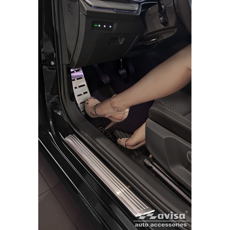 Repose Pied en acier sur mesure pour Skoda Octavia (NX_) (Liftback & Combi) 2020-2024 & FL 2024-