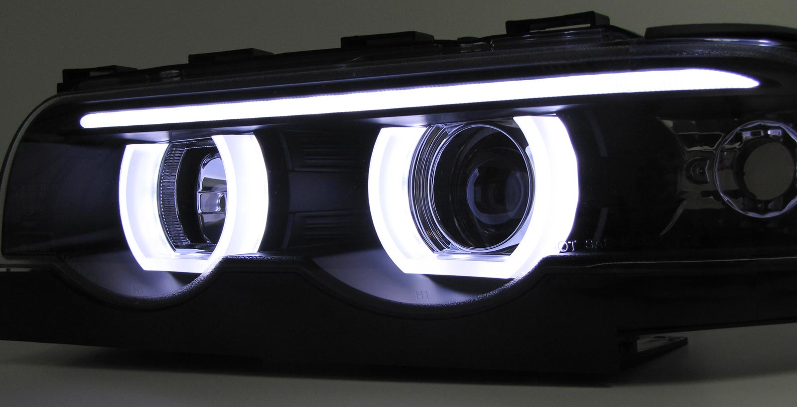 Phares BMW E38 94-01 3D LED Halo Rims Black