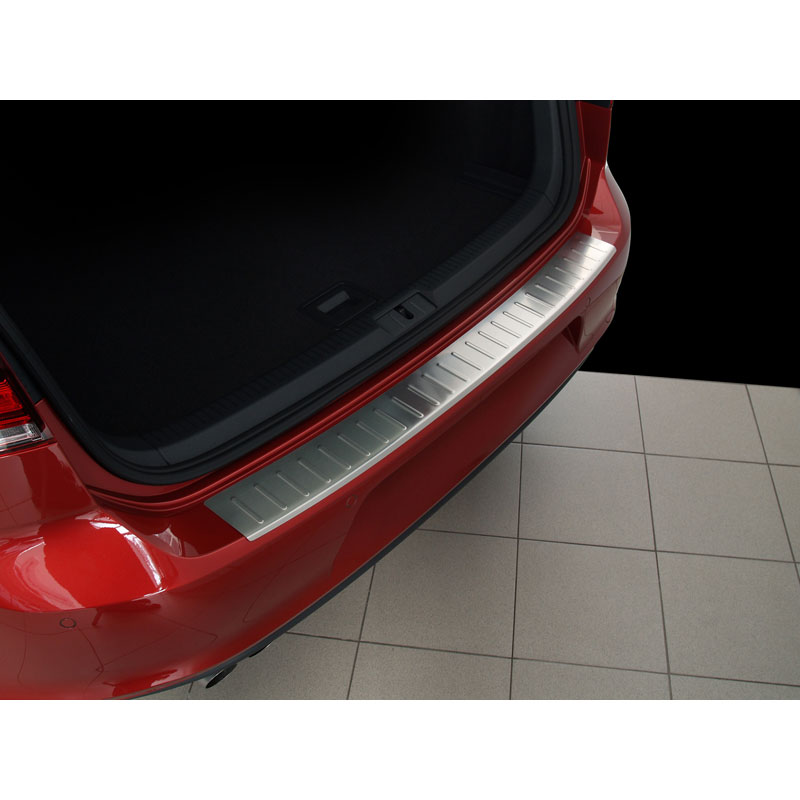 Protection de seuil arrière inox sur mesure pour Volkswagen Golf VII 3/5 portes 2012-2017 & FL 2017-2019 'Ribs'
