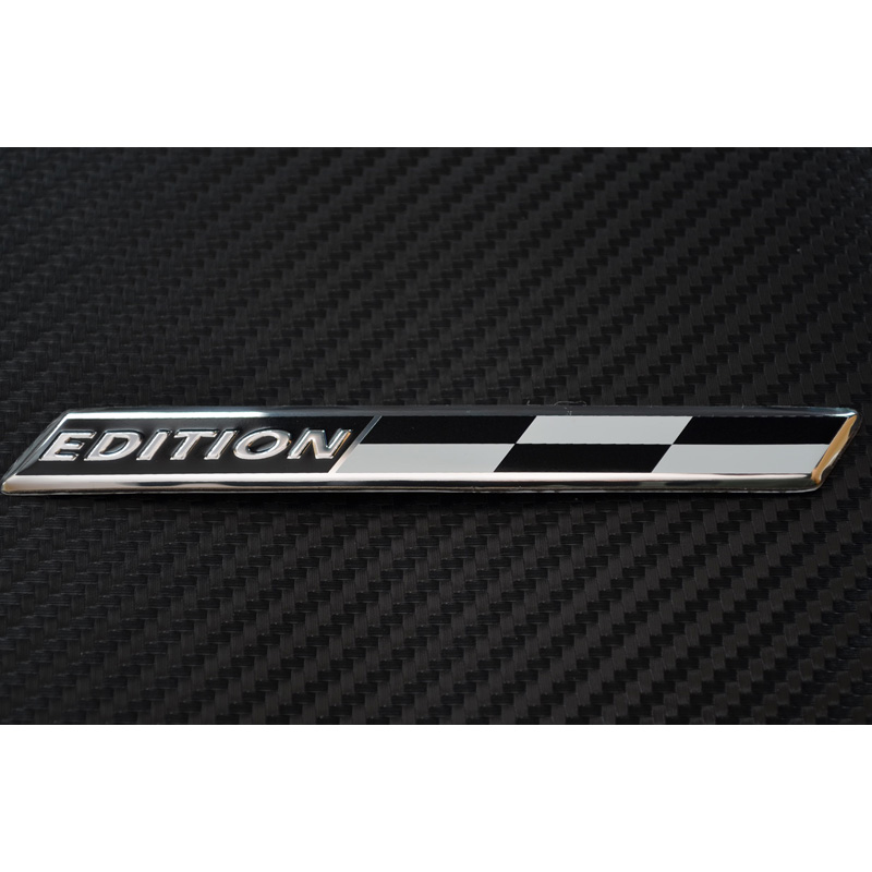 Emblème/Logo d'aluminium - EDITION Chequer - 12x1,3cm