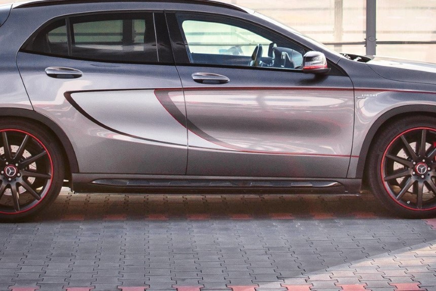 Zijskirts Mercedes GLA 45 AMG X156 Maxton Design glans zwart