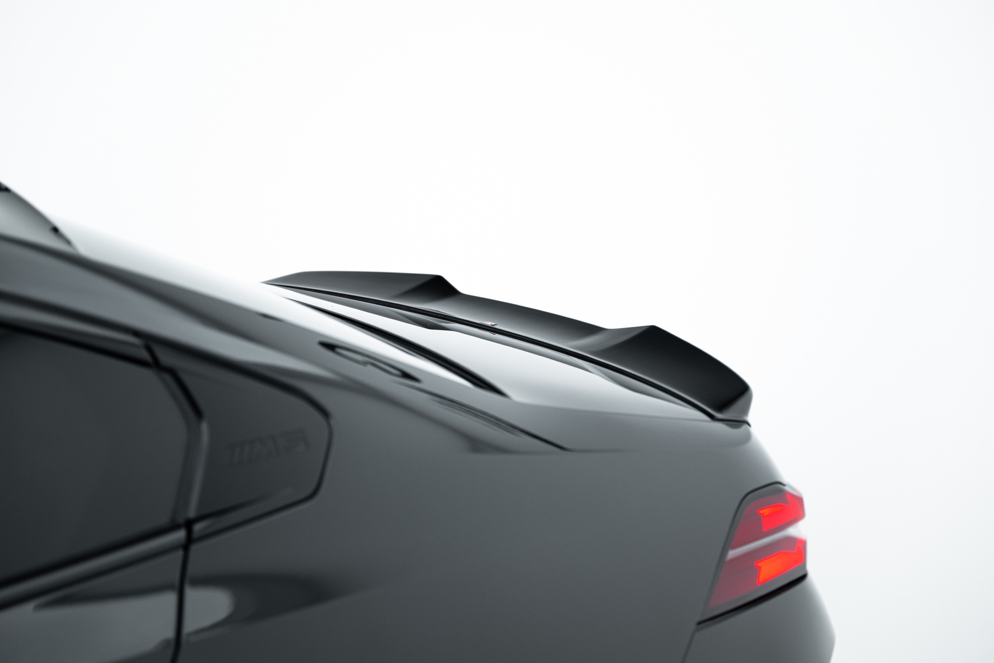 Bodykit passend voor BMW M5 G90 Maxton Glanzend zwart