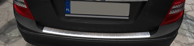 Protection de seuil arrière inox sur mesure pour Mercedes Classe-C W204 Kombi 2007-2011 (incl. AMG) 'Ribs'