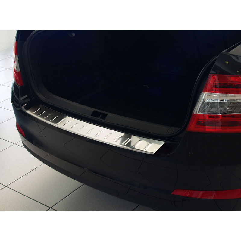 Protection de seuil arrière inox sur mesure pour Skoda Octavia III sedan 2013- 'Ribs'