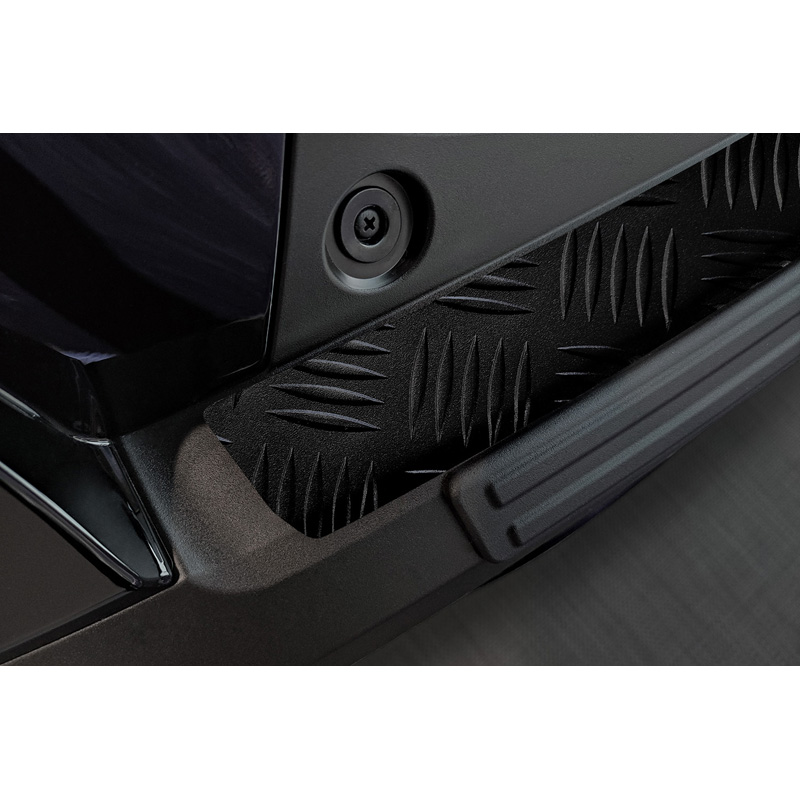 Protection de seuil arrière en aluminium noir mat sur mesure pour Toyota Corolla Cross 2022- 'Riffled Plate'