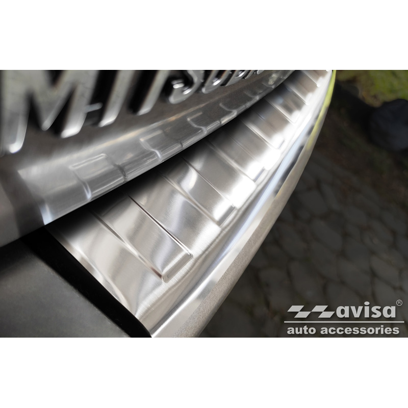 Protection de seuil arrière inox sur mesure pour Mitsubishi Outlander II 2006-2012 / Peugeot 4007 2007-2012 / Citroën C-Crosser 2007-2012 'Ribs'