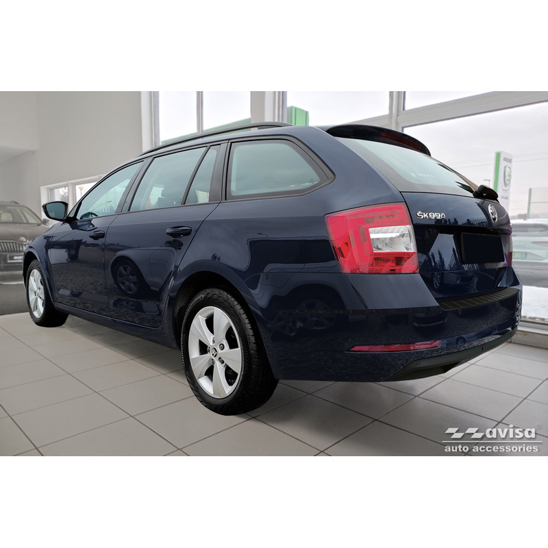 Protection de seuil arrière inox noir mat sur mesure pour Skoda Octavia III Combi (5E5) Facelift 2017-2020 'Ribs'