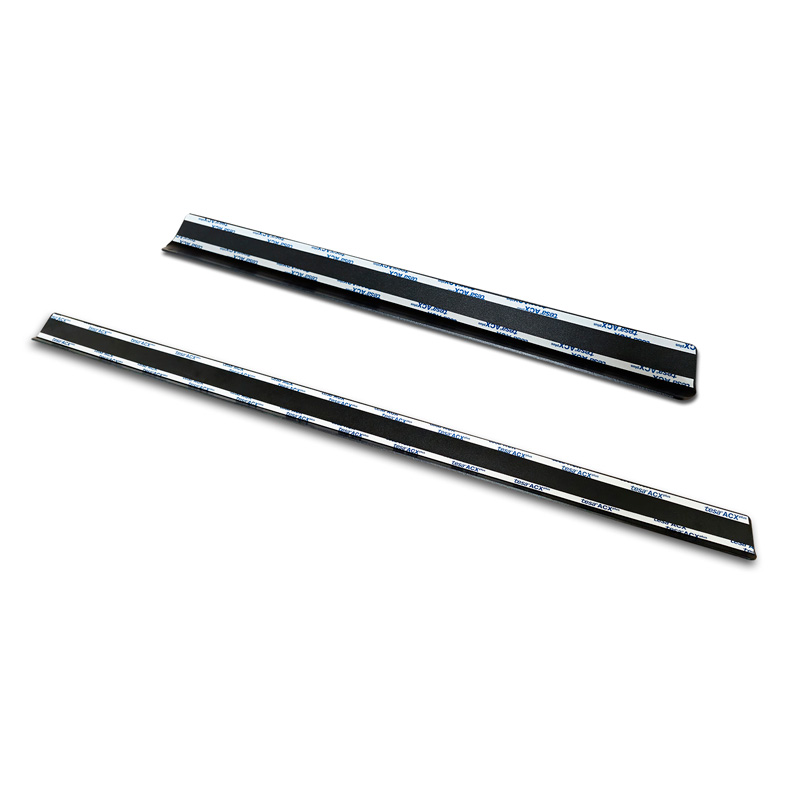 Seuils de portes aluminium inférieures 'Riffled Plate' sur mesure pour Ford Transit Custom (V710) & Tourneo Custom (V710) 2023- - 2-pièces - Noir