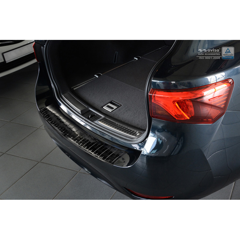 Protection de seuil arrière inox noir sur mesure pour Toyota Avensis III Facelift 2015- 'Ribs'