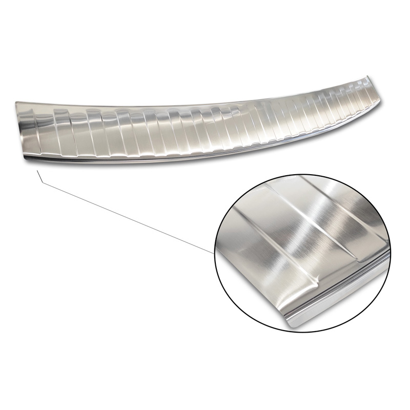 Protection de seuil arrière inox sur mesure pour Toyota RAV-4 FL 2008-2010 'Ribs' (Seulement avec roue de secours)