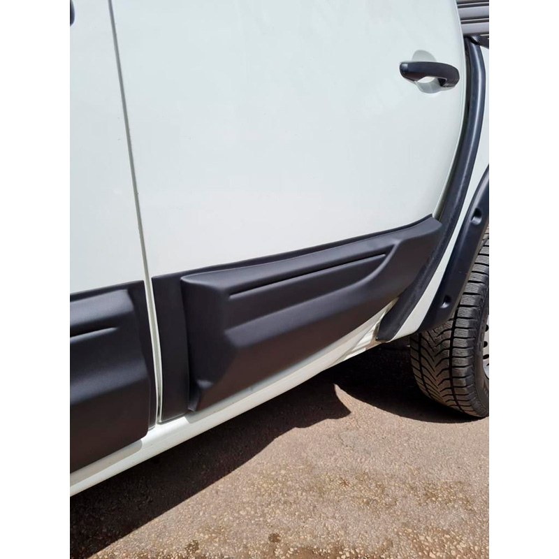 Jeu de baguettes de porte sur mesure pour Mitsubishi L200 Triton 4 2007-2014 - Noir mat