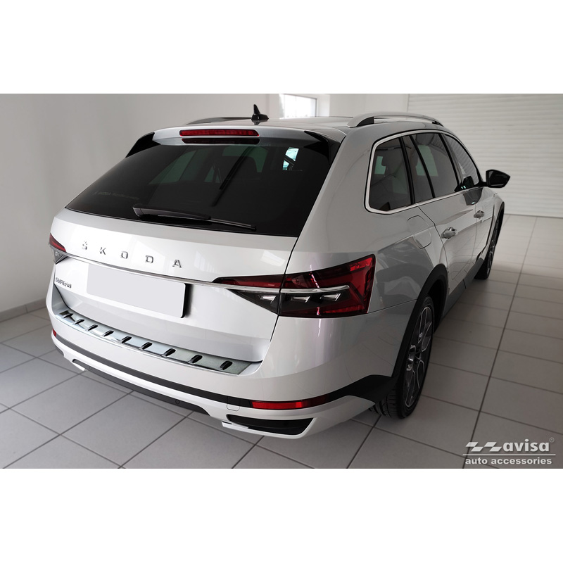 Protection de seuil arrière inox sur mesure pour Skoda Superb III Combi 2015-2023 incl. Scout 'STRONG EDITION'
