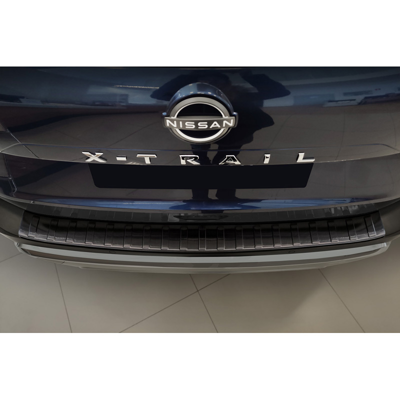 Protection de seuil arrière inox noir sur mesure pour Nissan X-Trail IV (T33) 2021- 'Ribs'