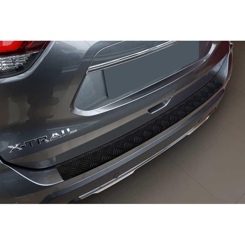 Protection de seuil arrière en aluminium noir mat sur mesure pour Nissan X-Trail III (T32) Facelift 2017-2021 'Riffled Plate'