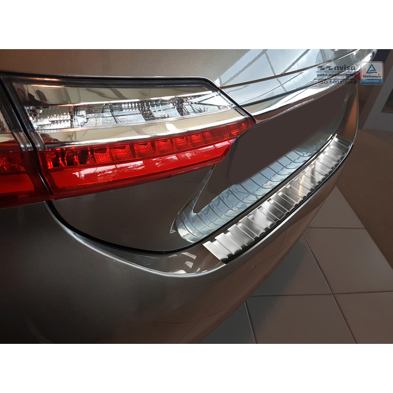 Protection de seuil arrière inox sur mesure pour Toyota Corolla XI E16 Facelift 2016- 'Ribs'