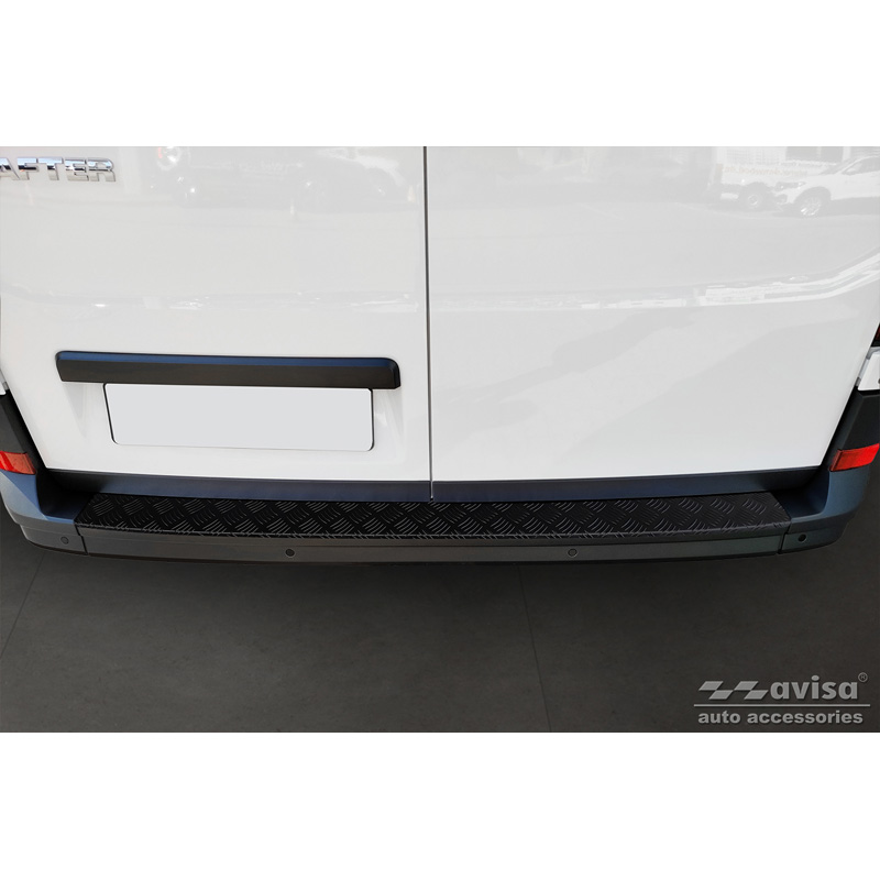 Protection de seuil arrière en aluminium noir mat sur mesure pour Volkswagen Crafter & MAN TGE 2017- 'Riffled Plate'