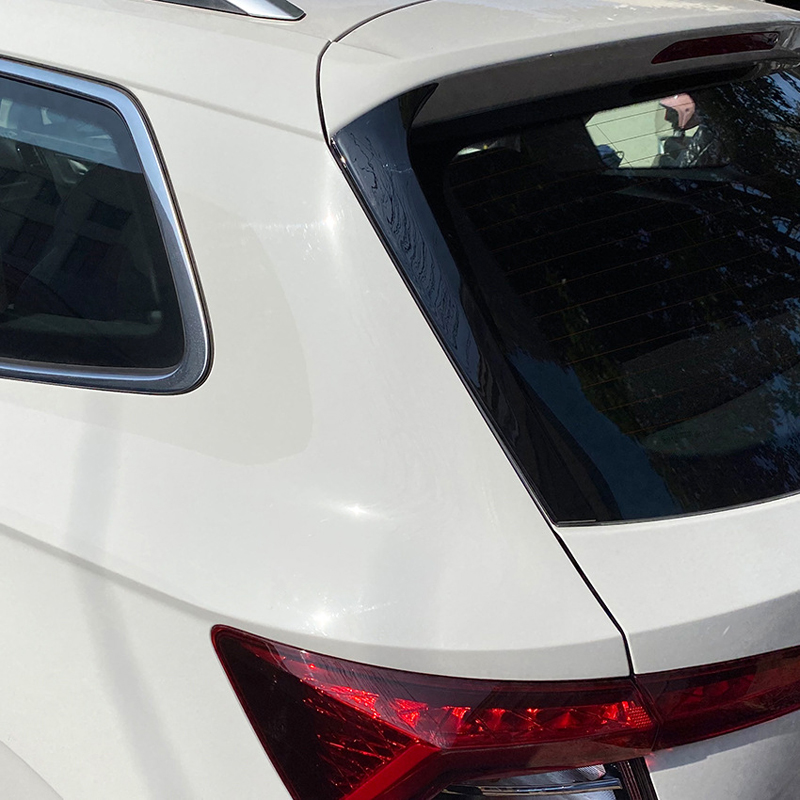 Jeu de déflecteurs d'air lunette arrière sur mesure pour Skoda Karoq (NU7) 2017- (ABS Noir Luisant)