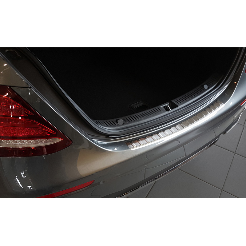 Protection de seuil arrière inox sur mesure pour Mercedes Classe-E W213 Sedan 2016-2020 & FL 2020-2023 'Ribs'
