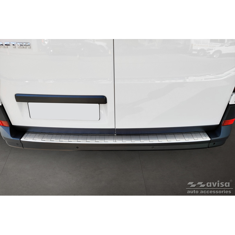 Protection de seuil arrière inox sur mesure pour Volkswagen Crafter & MAN TGE 2017- 'Ribs' ('XL'-version)