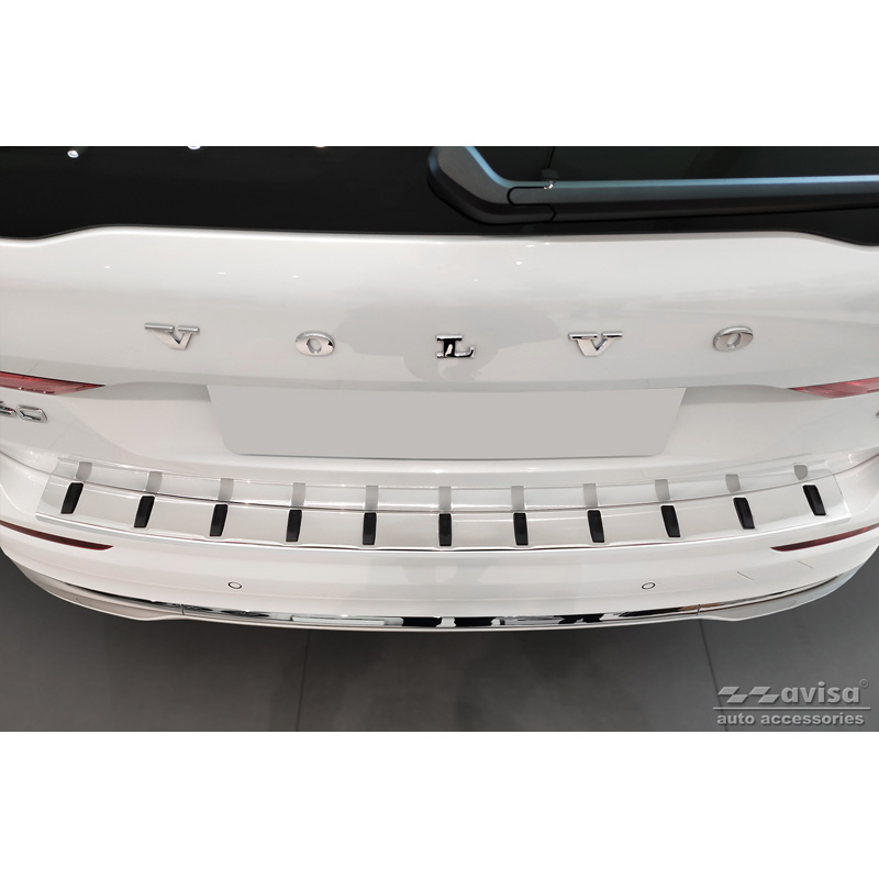 Protection de seuil arrière inox sur mesure pour Volvo XC60 II 2017-2021 & Facelift 2021- (incl. R-Design) 'STRONG EDITION'