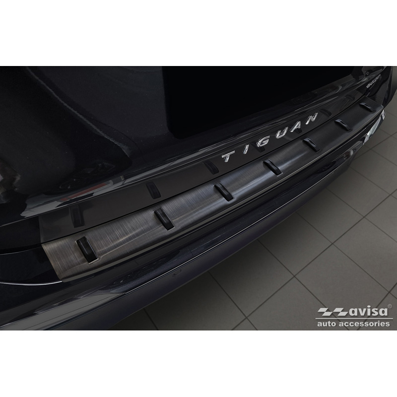 Protection de seuil arrière inox noir sur mesure pour Volkswagen Tiguan III (CT1) 2024- 'STRONG EDITION'