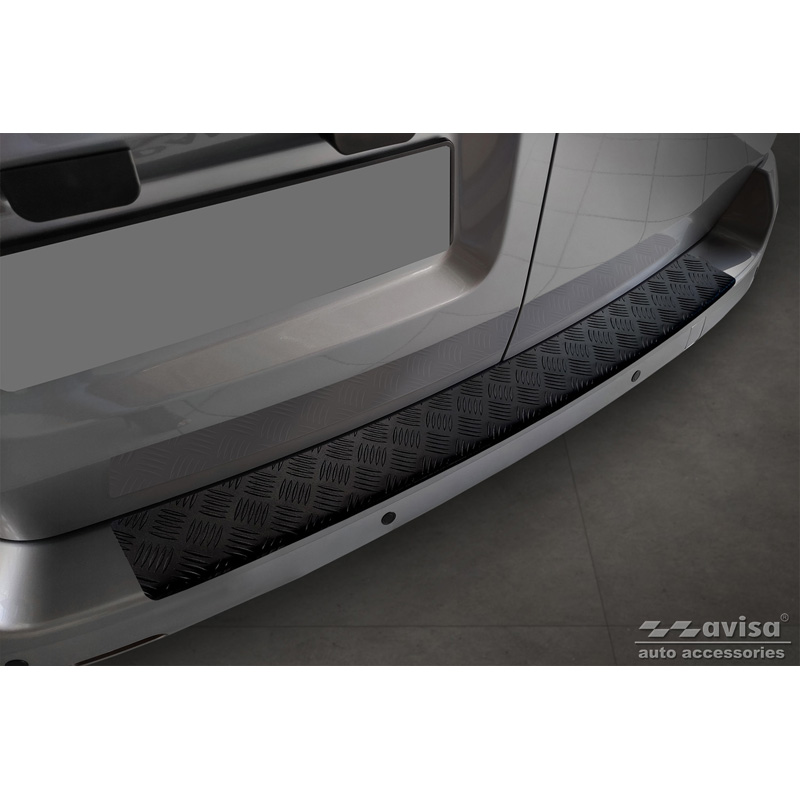 Protection de seuil arrière en aluminium noir mat sur mesure pour Citroën Space Tourer & Jumpy / Peugeot Traveller & Expert / Toyota Proace Verso 2016- / Opel Vivaro & Zafira Life 2019- (modèles avec dessus de pare-chocs peint) 'Riffled Plate'