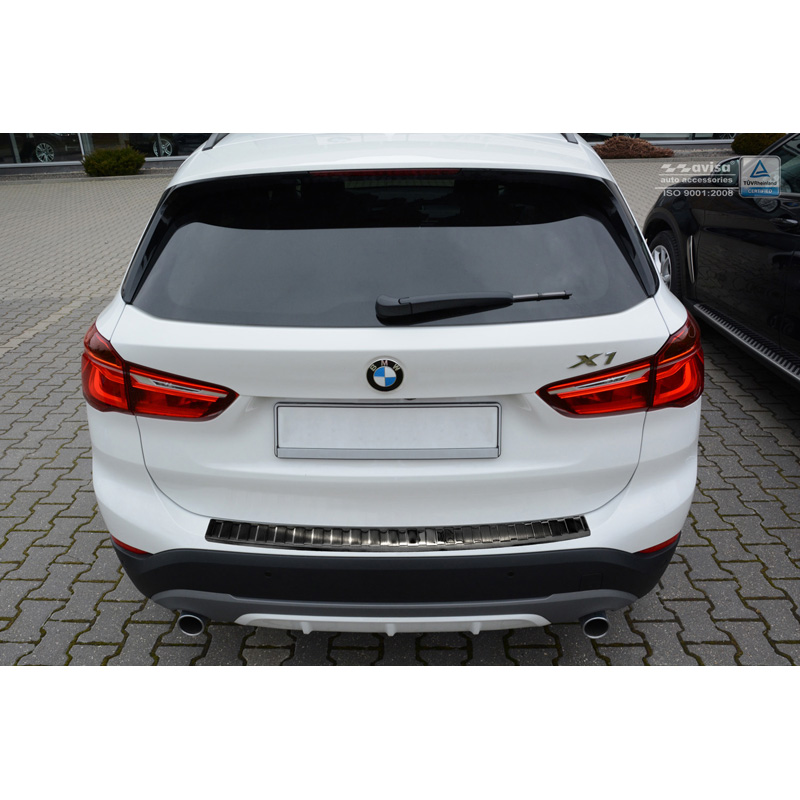 Protection de seuil arrière inox noir sur mesure pour BMW X1 (F48) 2015-2022 'Ribs'