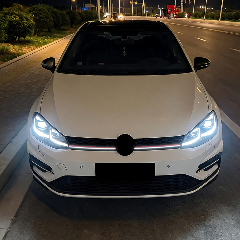 Grill en Optique-GTI avec Bande-LED sur mesure pour Volkswagen Golf VII (7.5) HB/Variant Facelift 2017-2020