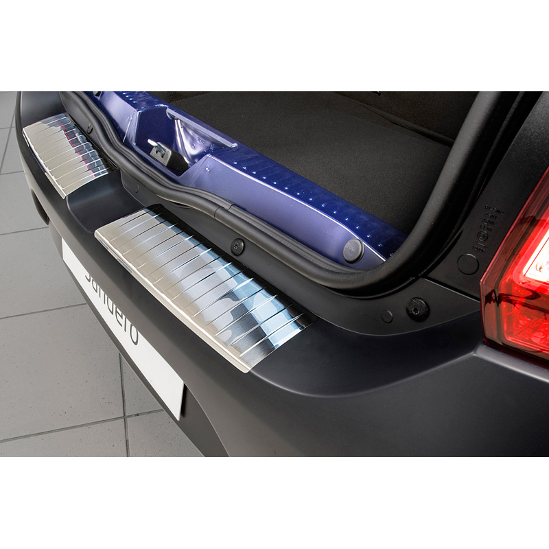 Protection de seuil arrière inox sur mesure pour Dacia Sandero II 2012-2020 'Ribs' (2-pièces)
