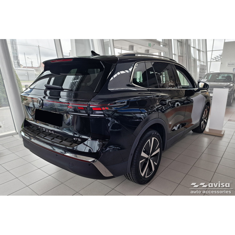 Protection de seuil arrière inox noir sur mesure pour Volkswagen Tiguan III (CT1) 2024- 'STRONG EDITION'