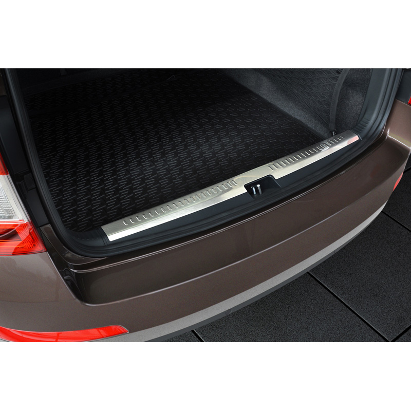Protection de seuil arrière d'intérieur inox sur mesure pour Skoda Octavia III Combi 2013-2016 & FL 2017-2020 (incl. Scout & RS) 'Ribs'