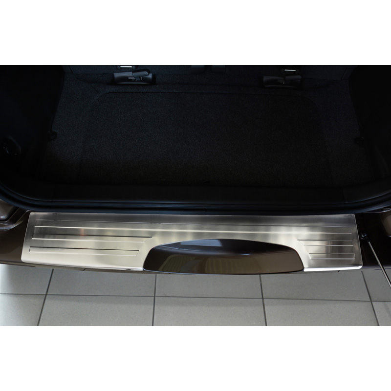 Protection de seuil arrière inox sur mesure pour Suzuki Grand Vitara II 5 portes 2006- (avec roue de secours)